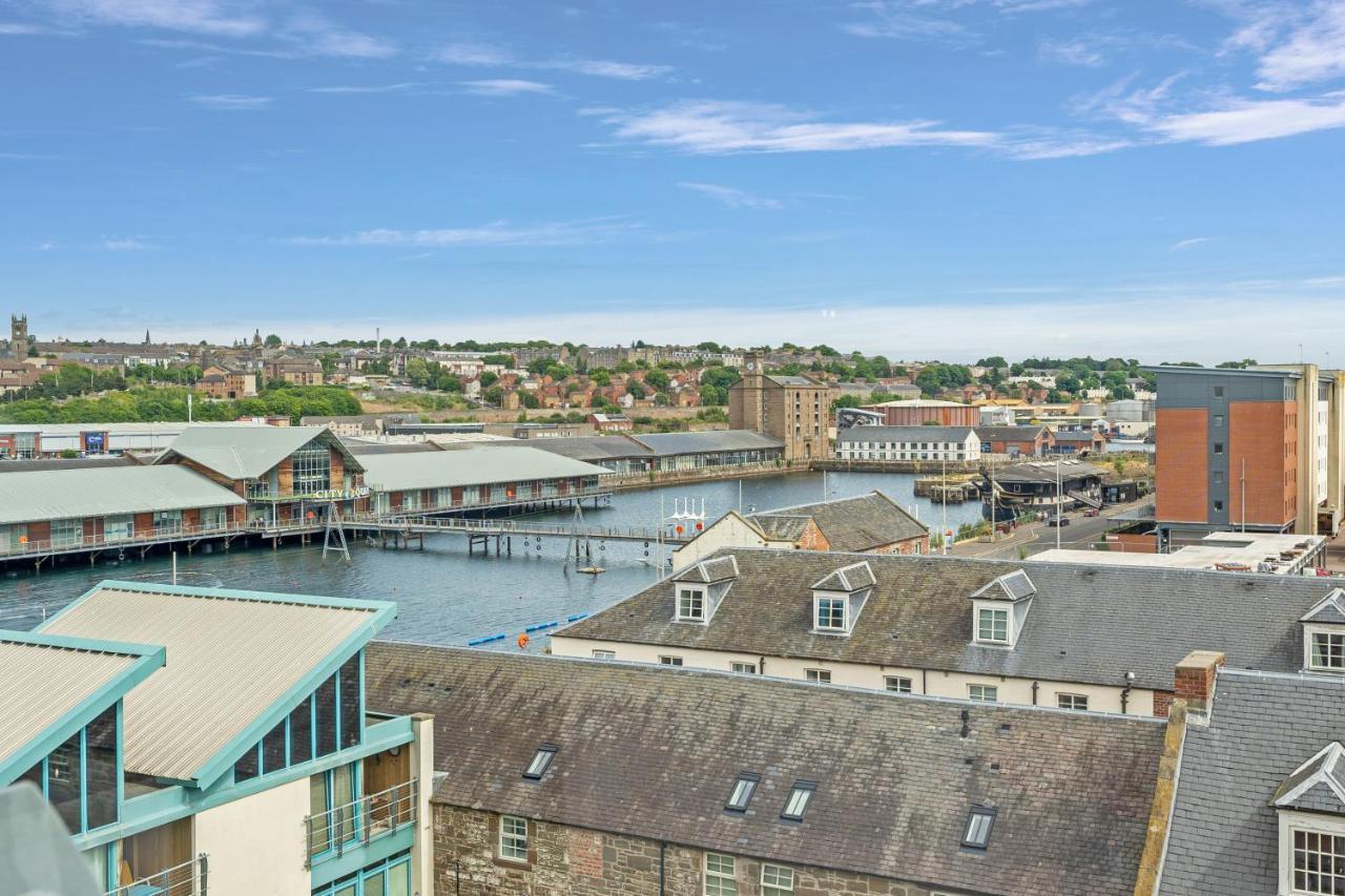 The Penthouse, Spacious, Stunning Views, Foosball Table, 3 Large Rooms, Location, River Front, 1 Min From Tay Bridge, V&a, Train Station, Centre, Lift Access, Free Parking & Wifi, Invoice And Reduced Price Only Via Sunrise Short Lets Dun *