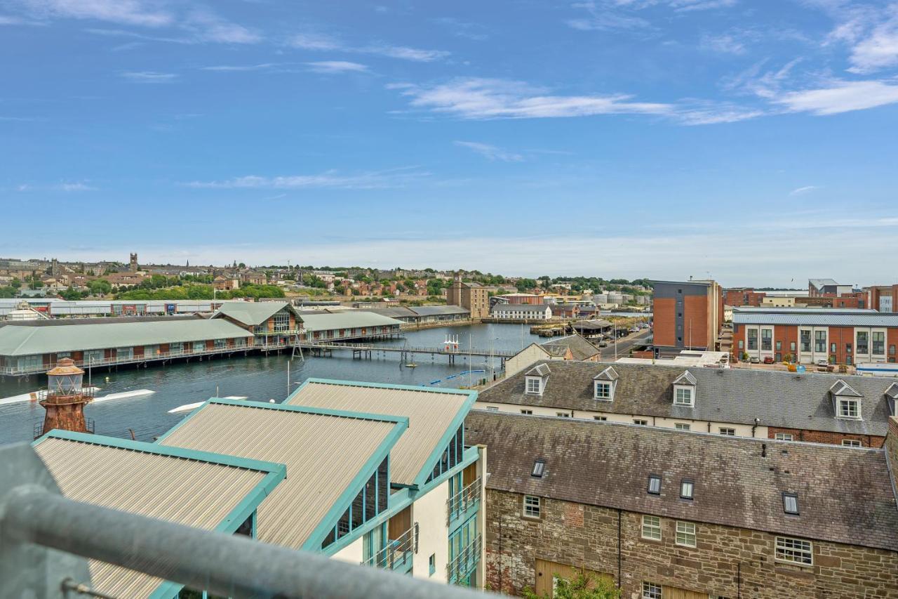 The Penthouse, Spacious, Stunning Views, Foosball Table, 3 Large Rooms, Location, River Front, 1 Min From Tay Bridge, V&a, Train Station, Centre, Lift Access, Free Parking & Wifi, Invoice And Reduced Price Only Via Sunrise Short Lets Dun Апартаменты *